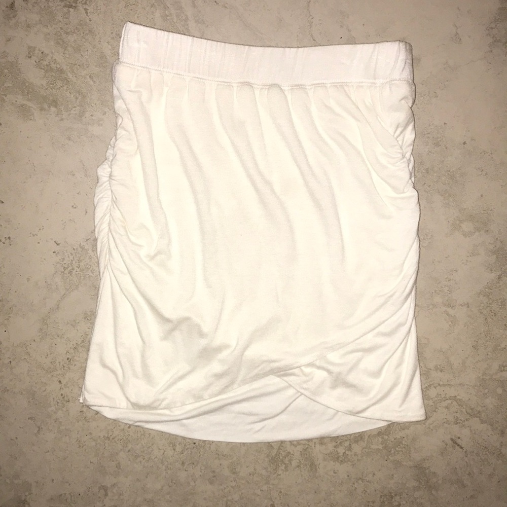 Tobi Off-White Fitted Skirt w/Ruched Sides NWOT